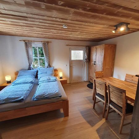 Alte Backstube - Ferienwohnung Huettenstube Und Ferienzimmer Auszeit Erkenbrechtsweiler Exteriör bild