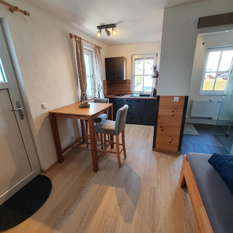 Alte Backstube - Ferienwohnung Huettenstube Und Ferienzimmer Auszeit Erkenbrechtsweiler Exteriör bild