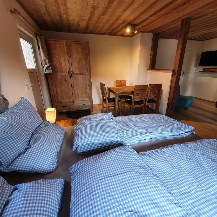 Alte Backstube - Ferienwohnung Huettenstube Und Ferienzimmer Auszeit Erkenbrechtsweiler Exteriör bild