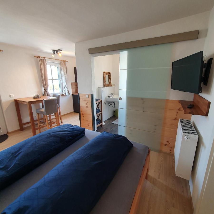 Alte Backstube - Ferienwohnung Huettenstube Und Ferienzimmer Auszeit Erkenbrechtsweiler Exteriör bild