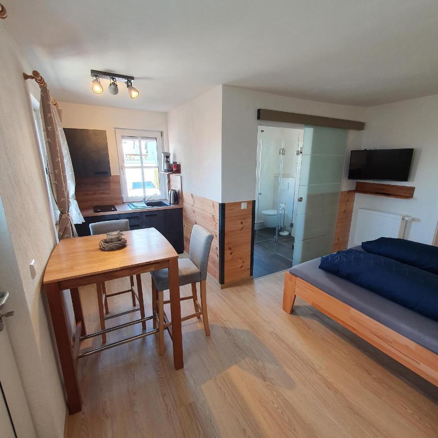 Alte Backstube - Ferienwohnung Huettenstube Und Ferienzimmer Auszeit Erkenbrechtsweiler Exteriör bild