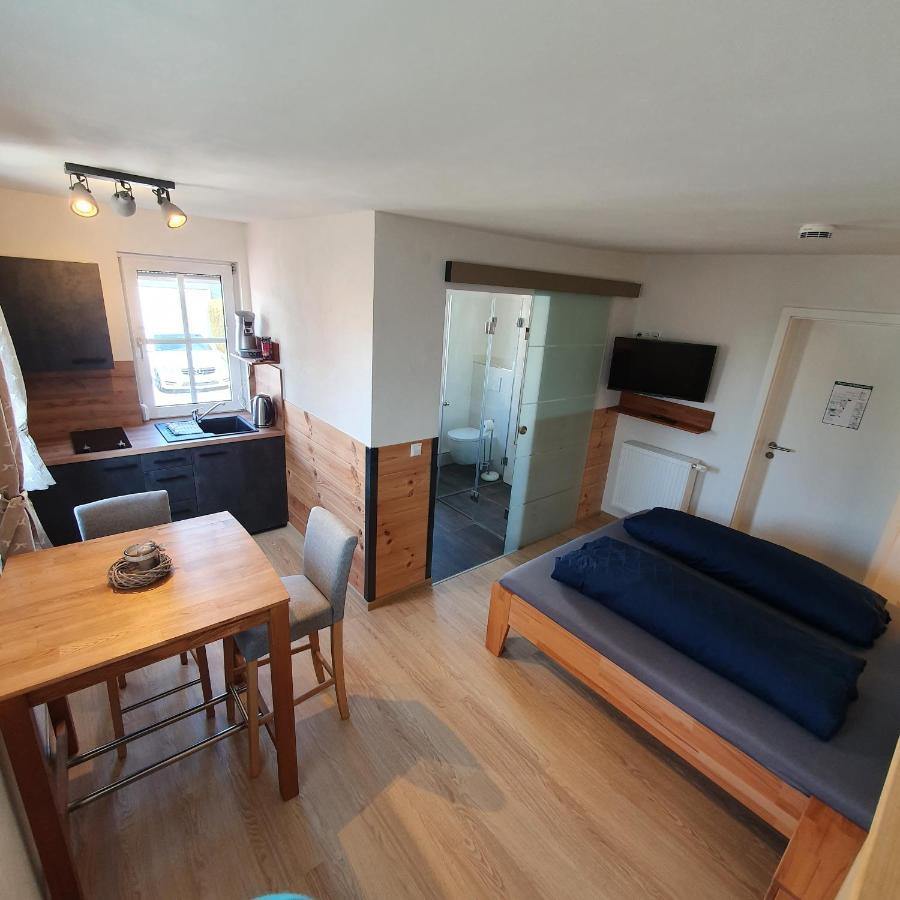 Alte Backstube - Ferienwohnung Huettenstube Und Ferienzimmer Auszeit Erkenbrechtsweiler Exteriör bild